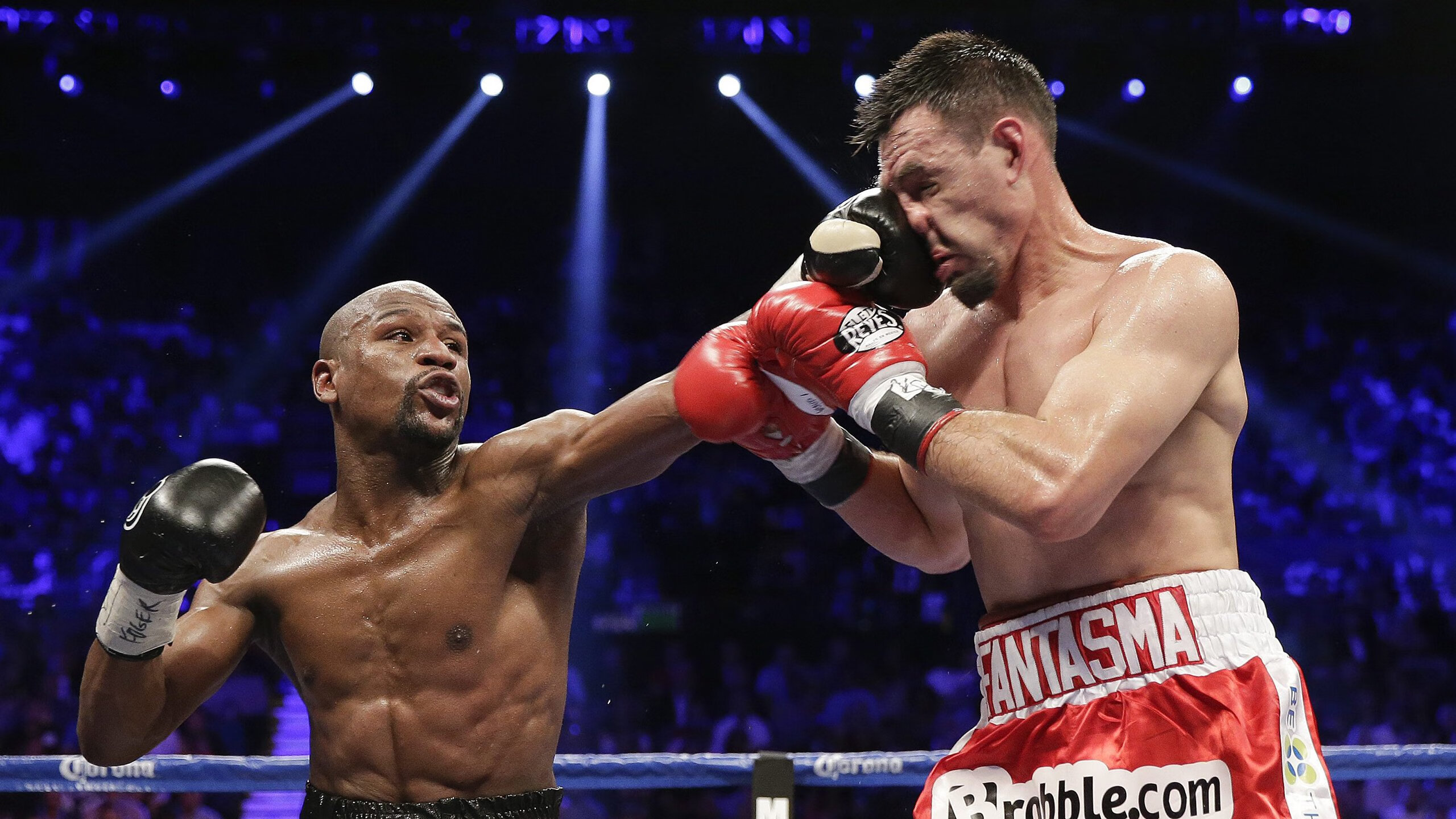 冰湖泼水极限马拉松 参赛者在零下温度中完成42公里挑战