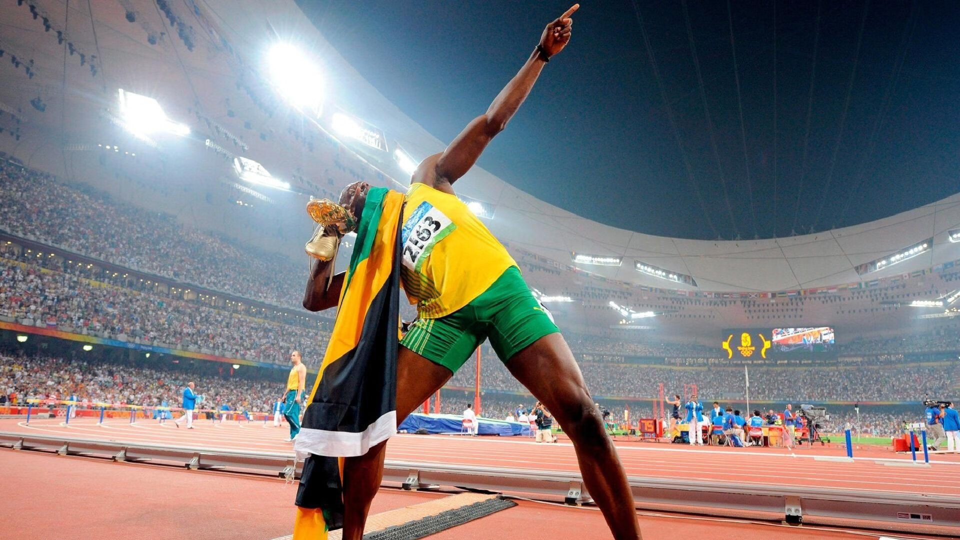 冰湖泼水极限马拉松 参赛者在零下温度中完成42公里挑战